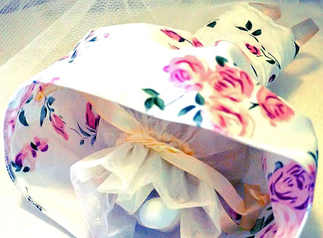 Μπομπονιέρα βάπτισης με λουλουδάτο φόρεμα vintage για κορίτσια