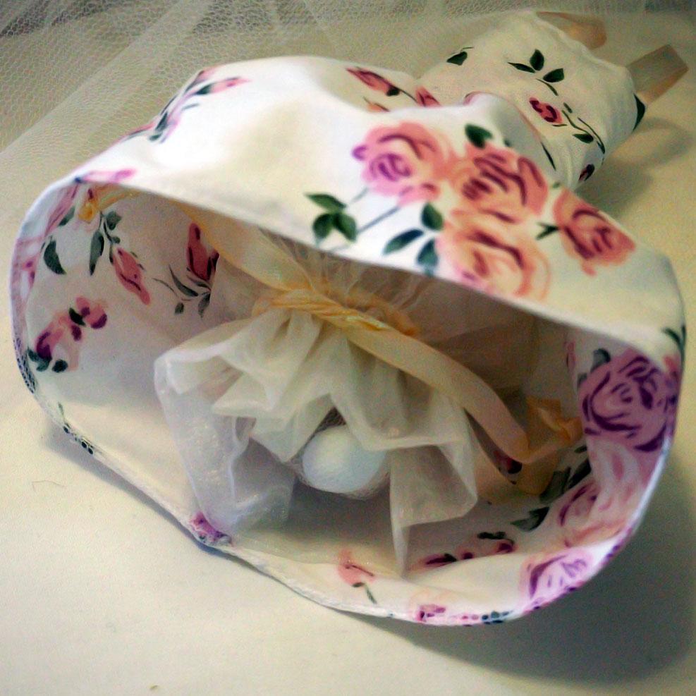 Vintage μπομπονιέρα βάπτισης με λουλουδάτο φόρεμα για κορίτσια