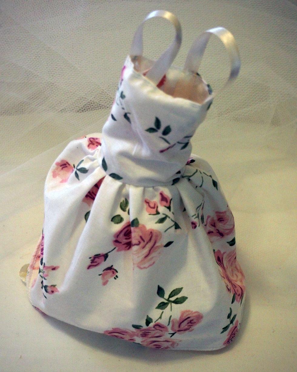 Vintage μπομπονιέρα βάπτισης με λουλουδάτο φόρεμα για κορίτσια